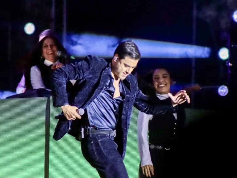 Carlos Rivera llena el Foro Rosales durante las Fiestas del Pitic en Hermosillo con 35 mil asistentes