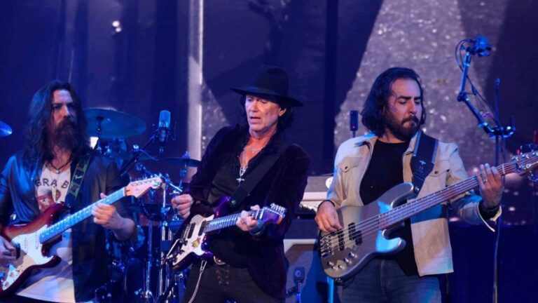 Caifanes dedica canción a madres buscadoras en concierto en CDMX