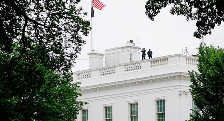 Revelan antecedentes del atacante abatido cerca de la Casa Blanca; Trump reconoce labor del Servicio Secreto