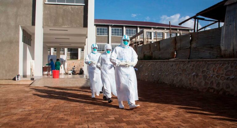 OMS reporta 82 casos confirmados y 7 muertes por brote de ébola en Congo