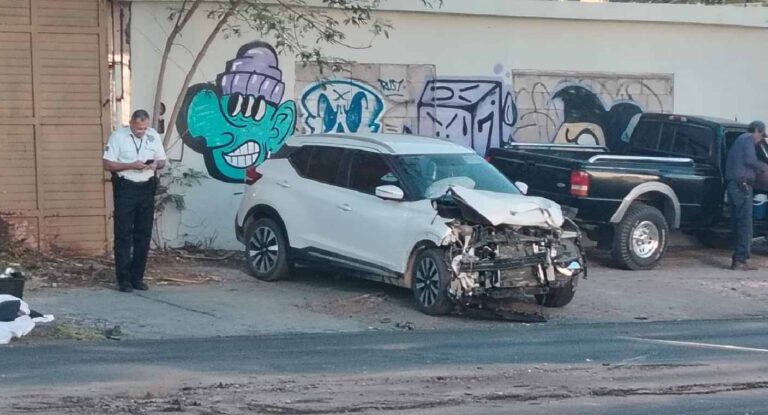 Choque entre camioneta y sedán en Hermosillo moviliza a cuerpos de emergencia
