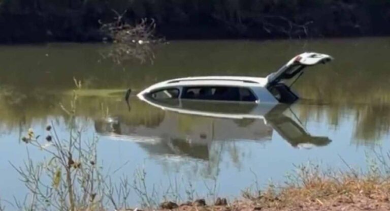 Mujer fallece tras caer con su camioneta al Canal Bajo en el Valle del Yaqui