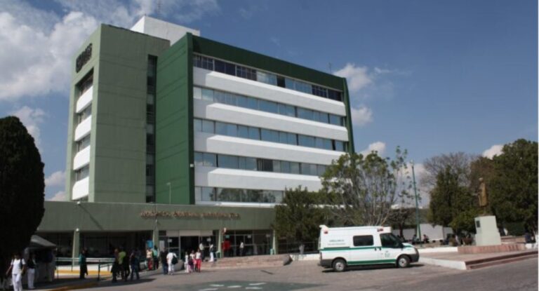 Captan a rata cayendo desde el techo del hospital IMSS en Ciudad Obregón