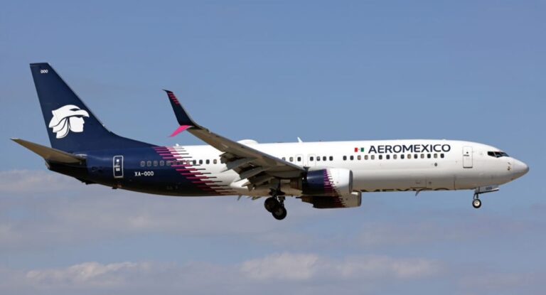 Sobrecargos de Aeroméxico evitan huelga tras acuerdo salarial y revisión de contrato