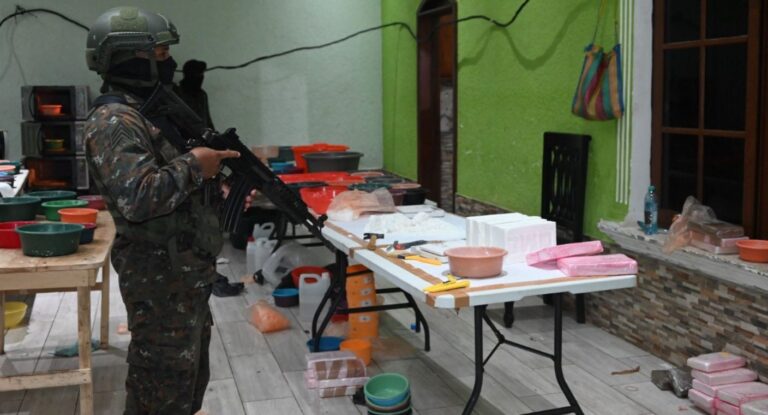 Guatemala desmantela el mayor laboratorio de cocaína en 15 años en frontera con México