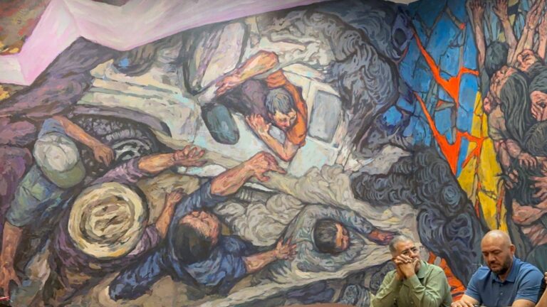 Inauguran mural en el Auditorio Memorial 5 de Junio para preservar la memoria y justicia