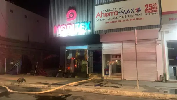 Bomberos controlan incendio en tienda de telas en el centro de Guaymas Bomberos controlan incendio en tienda de telas en el centro de Guaymas