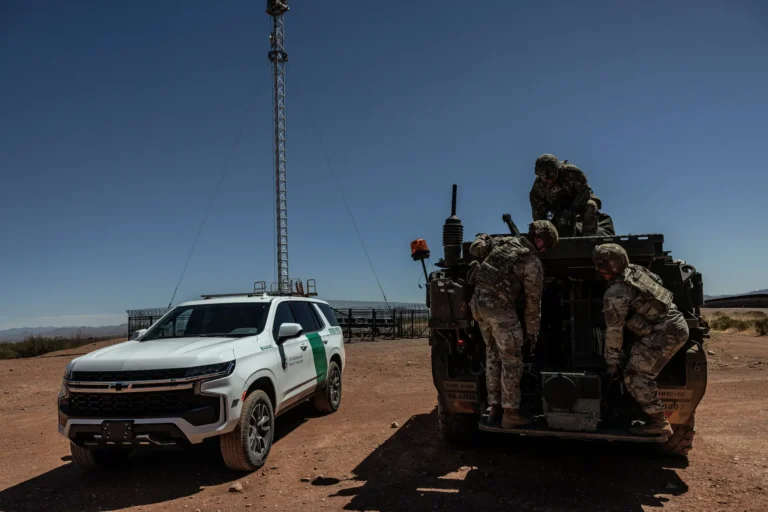 Estados Unidos despliega 9 mil soldados en la frontera con México en operación militar sin precedentes Estados Unidos despliega 9 mil soldados en la frontera con México en operación militar sin precedentes