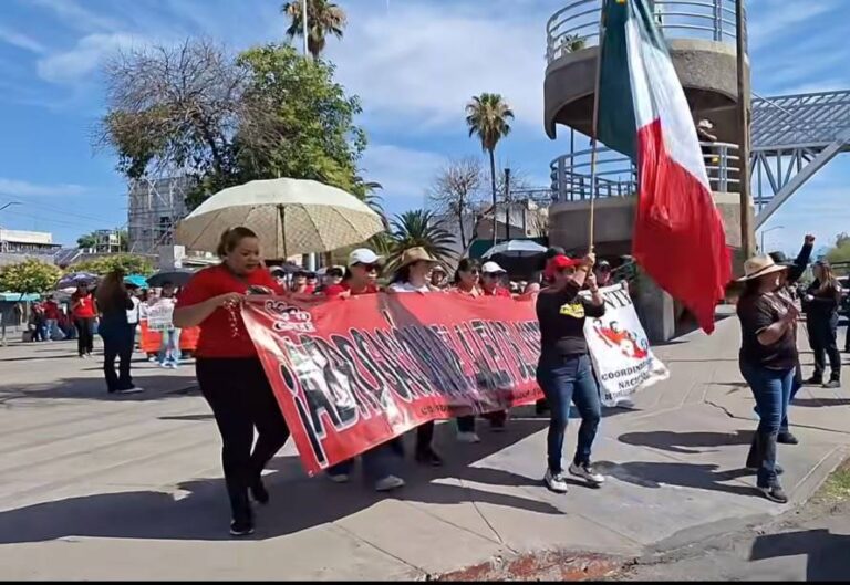 Maestros de la CNTE realizan protesta en casetas de peaje