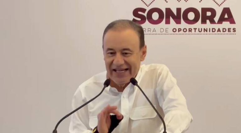 Comienza la entrega de uniformes y libros de texto en Sonora