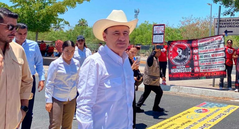 Trabajadores del ISSSTE levantan bloqueo en bulevar Morelos tras diálogo con Alfonso Durazo en Hermosillo Trabajadores del ISSSTE levantan bloqueo en bulevar Morelos tras diálogo con Alfonso Durazo en Hermosillo