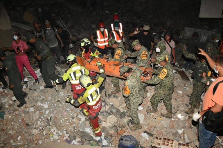 México continúa apoyo en rescate en Venezuela y evalúa enviar más personal