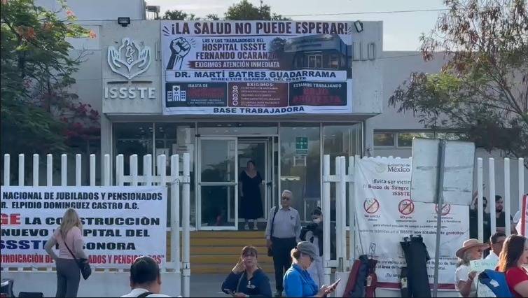 Empleados y pacientes del ISSSTE bloquean bulevar Morelos en Hermosillo Empleados y pacientes del ISSSTE bloquean bulevar Morelos en Hermosillo