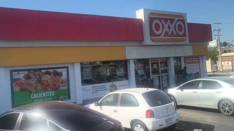 Bombero de Hermosillo denuncia discriminación en tienda de conveniencia por su apariencia tras laborar