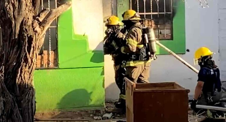 Bomberos de Hermosillo controlan incendio en vivienda del norte de la ciudad