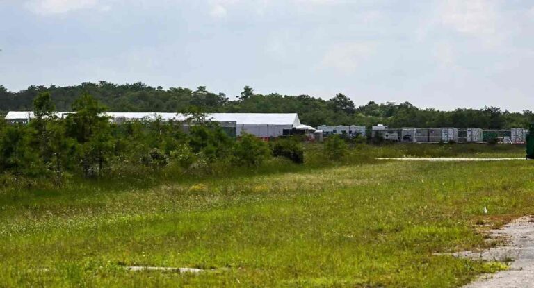 Florida cierra el centro migratorio Alligator Alcatraz tras casi 21 mil deportaciones y controversia internacional