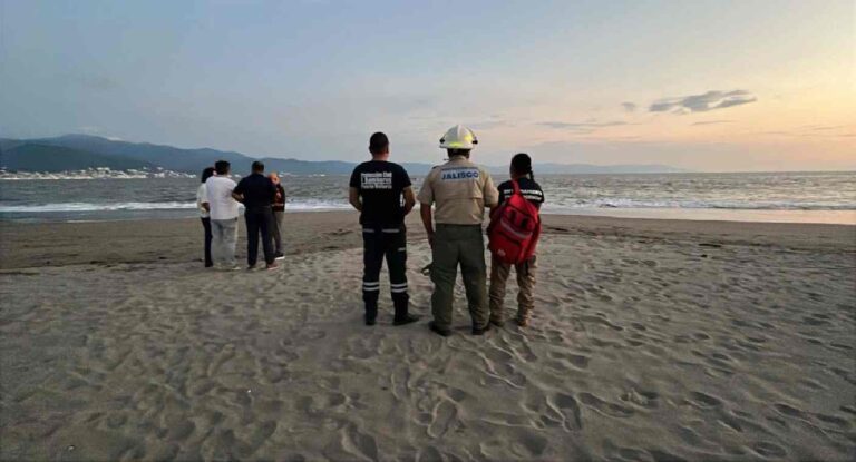 Rescatan cuerpo de turista atacado por cocodrilo en playa de Puerto Vallarta