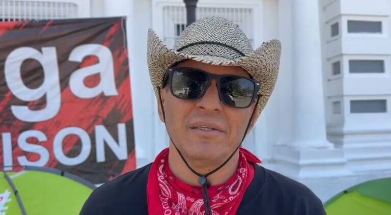 STAUS inicia huelga de hambre frente al Palacio de Gobierno en Hermosillo