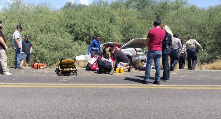 Hombre pierde la vida tras chocar contra árbol en carretera Hermosillo-Ures; un lesionado