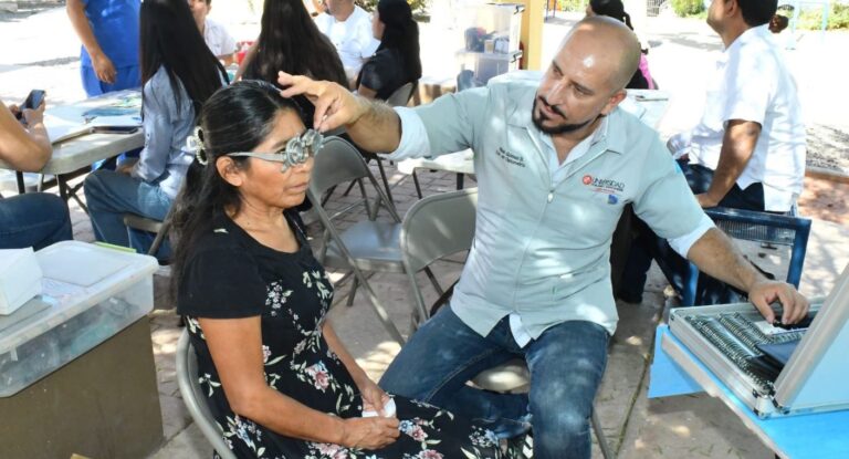 Jornadas de Salud brindan atención gratuita en colonias de Hermosillo con consultas y lentes sin costo