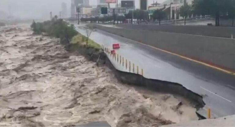 Lluvias en Monterrey provocan inundaciones y cierres viales en zona poniente