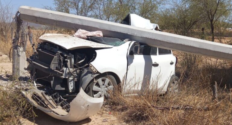 Pareja fallece tras chocar contra poste en Molino de Camou, Hermosillo