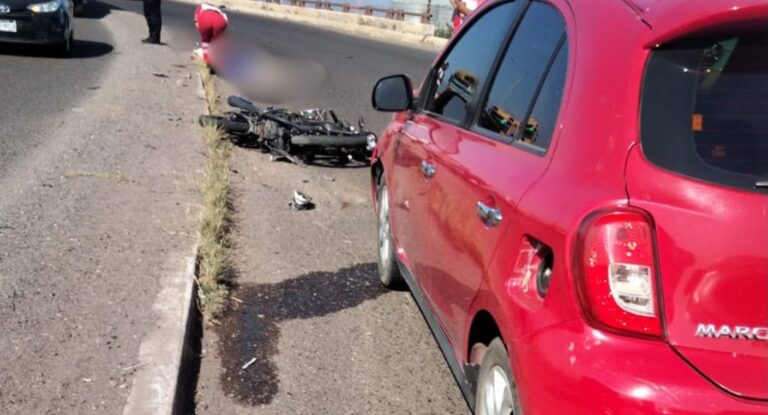 Pareja fallece tras choque frontal entre motocicleta y vehículo en Ciudad Obregón