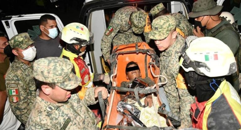 Ejército mexicano rescata a menor atrapado tras sismos en Venezuela