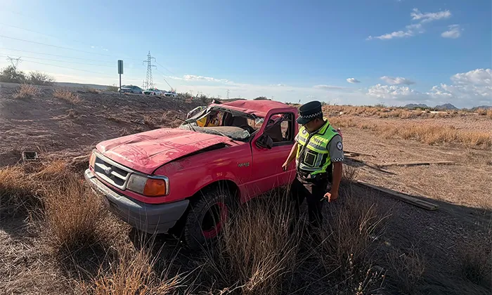 Hombre resulta proyectado tras volcadura en carretera Hermosillo-Guaymas Hombre resulta proyectado tras volcadura en carretera Hermosillo-Guaymas