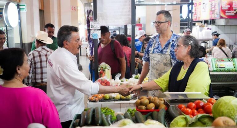 Javier Lamarque dialoga con profesionistas y vecinos en Hermosillo para fortalecer el desarrollo social