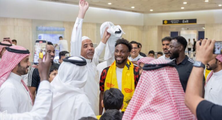 Julián Quiñones recibe cálida bienvenida en Arabia Saudita tras Mundial 2026