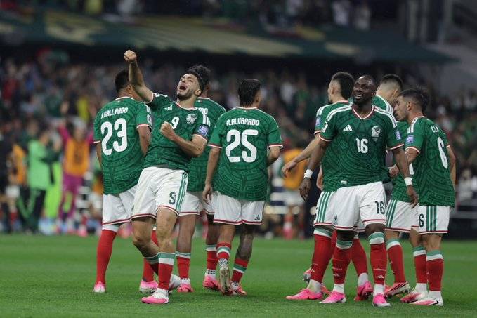 México avanza a octavos de final tras vencer a Ecuador en casa México avanza a octavos de final tras vencer a Ecuador en casa