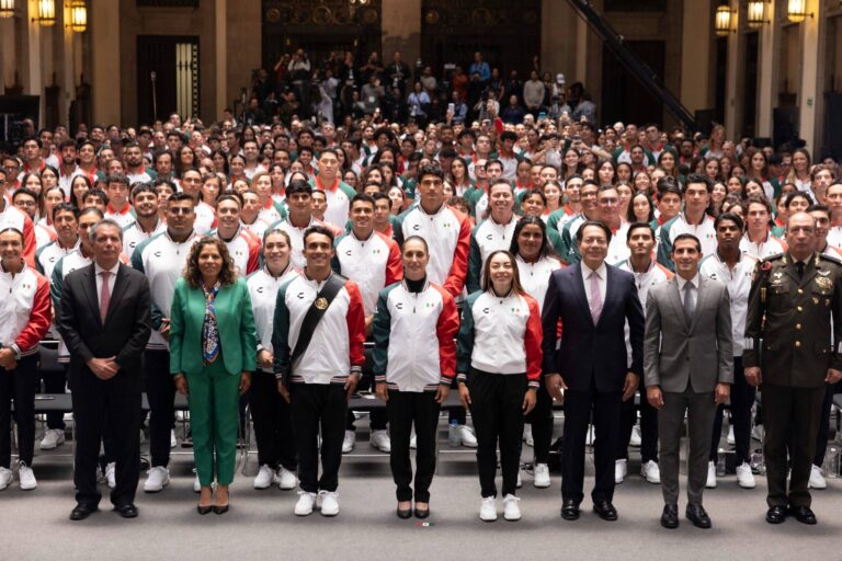 Sheinbaum encabeza la delegación mexicana rumbo a los Juegos de Santo Domingo 2026 Sheinbaum encabeza la delegación mexicana rumbo a los Juegos de Santo Domingo 2026