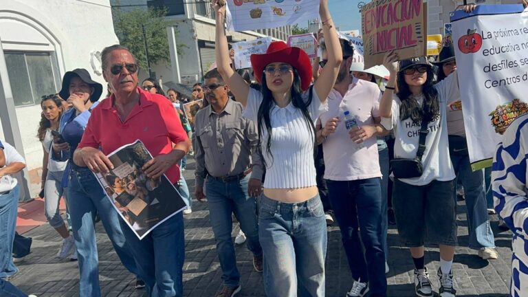 Lupita Villalobos lidera marcha en apoyo a guardería y en contra de diputados Lupita Villalobos lidera marcha en apoyo a guardería y en contra de diputados