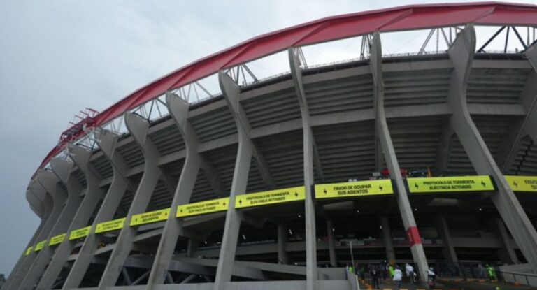 Partido México vs Inglaterra se retrasa por lluvia en Hermosillo
