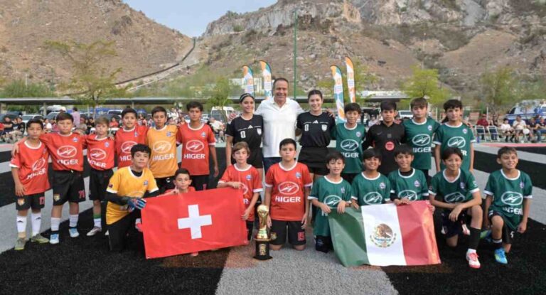 Toño Astiazarán celebra el cierre del Mundialito H 2026 en Hermosillo Toño Astiazarán celebra el cierre del Mundialito H 2026 en Hermosillo