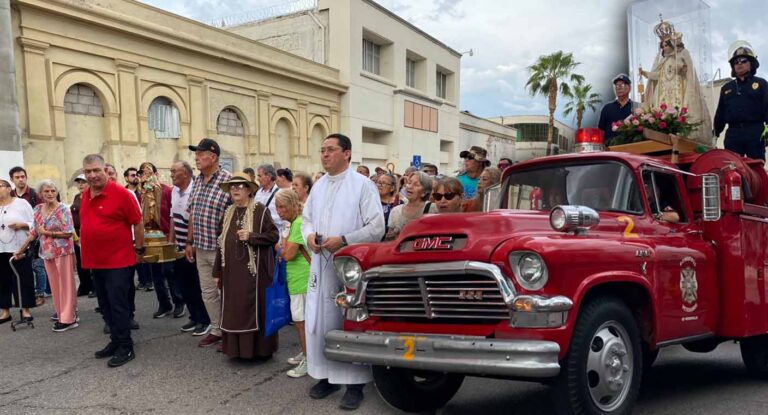 Bomberos de Hermosillo celebran peregrinación en honor a la Virgen del Carmen Bomberos de Hermosillo celebran peregrinación en honor a la Virgen del Carmen