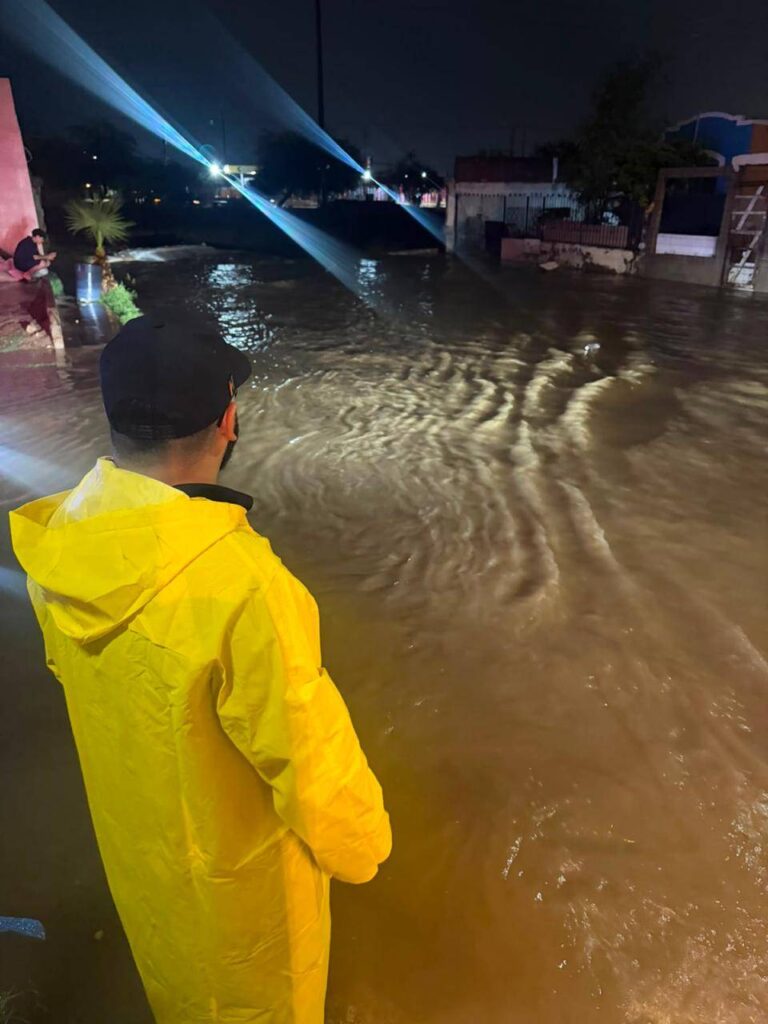 Atienden reportes por lluvias en Hermosillo con apoyo municipal
