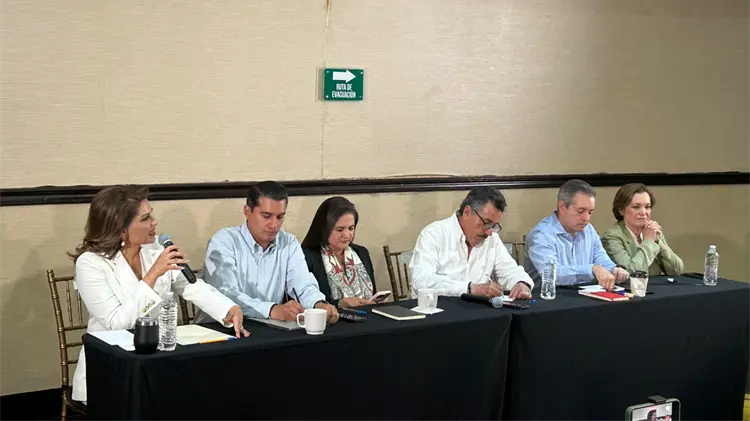Seis aspirantes de Morena recorren Sonora para medir su respaldo Seis aspirantes de Morena recorren Sonora para medir su respaldo