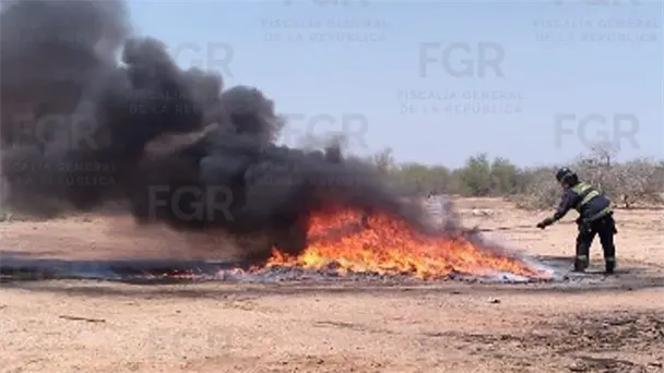 FGR destruye más de mil 600 litros de metanfetamina líquida en Sonora FGR destruye más de mil 600 litros de metanfetamina líquida en Sonora