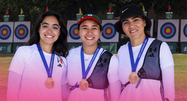 Alejandra Valencia guía a México al oro en tiro con arco por equipos en Santo Domingo Alejandra Valencia guía a México al oro en tiro con arco por equipos en Santo Domingo
