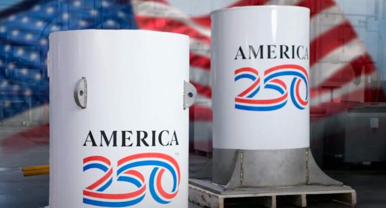 Estados Unidos entierra cápsula del tiempo por 250 años de independencia