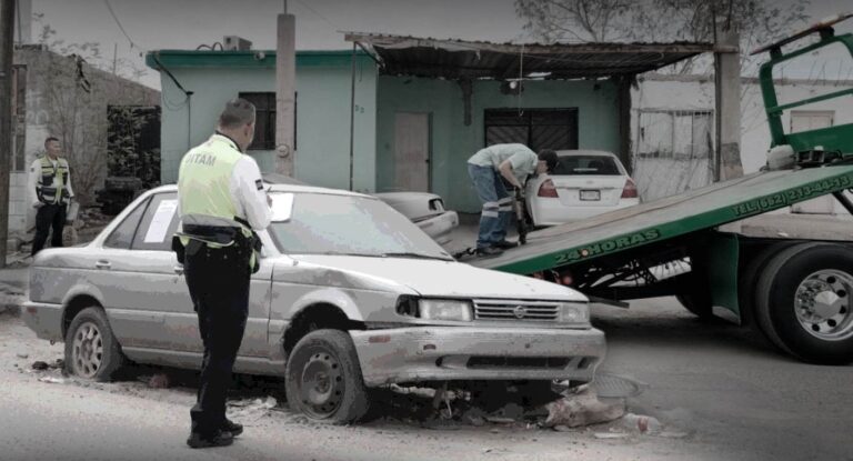 Retiran 12 vehículos abandonados en Hermosillo durante primer día de operativo