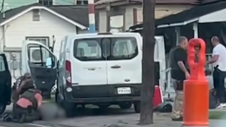 Lorenzo Salgado fallece tras enfrentamiento con agente del ICE en Houston Lorenzo Salgado fallece tras enfrentamiento con agente del ICE en Houston