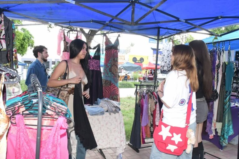 Bazar con Todo reúne a más de 135 emprendedores en Corredor Hidalgo, Hermosillo Bazar con Todo reúne a más de 135 emprendedores en Corredor Hidalgo, Hermosillo