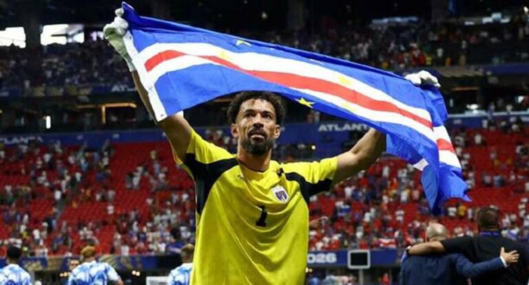 Vozinha se une a Colo Colo tras su destacada actuación en el Mundial 2026