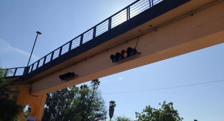 Semáforo peatonal frente a Unison en Hermosillo sigue sin operar oficialmente