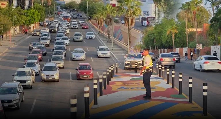 Regreso a clases en la Universidad de Sonora genera congestionamiento vial en Hermosillo