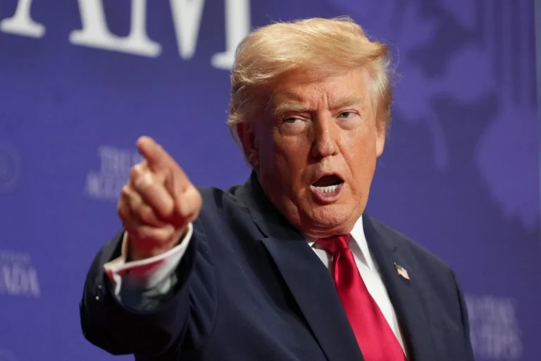 Donald Trump acusa a México y Canadá por aranceles comerciales Donald Trump acusa a México y Canadá por aranceles comerciales