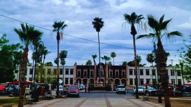 SIUS toma Rectoría y amenaza con cerrar accesos vehiculares en Universidad de Sonora SIUS toma Rectoría y amenaza con cerrar accesos vehiculares en Universidad de Sonora
